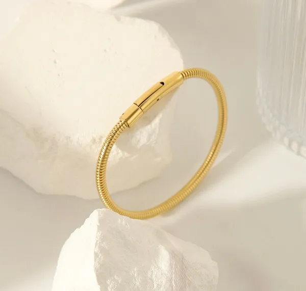 Gold_Minimal_Bracelets_For_Women